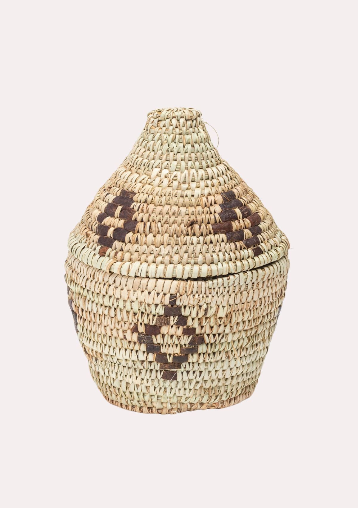 Boîte en feuilles de palmier conique