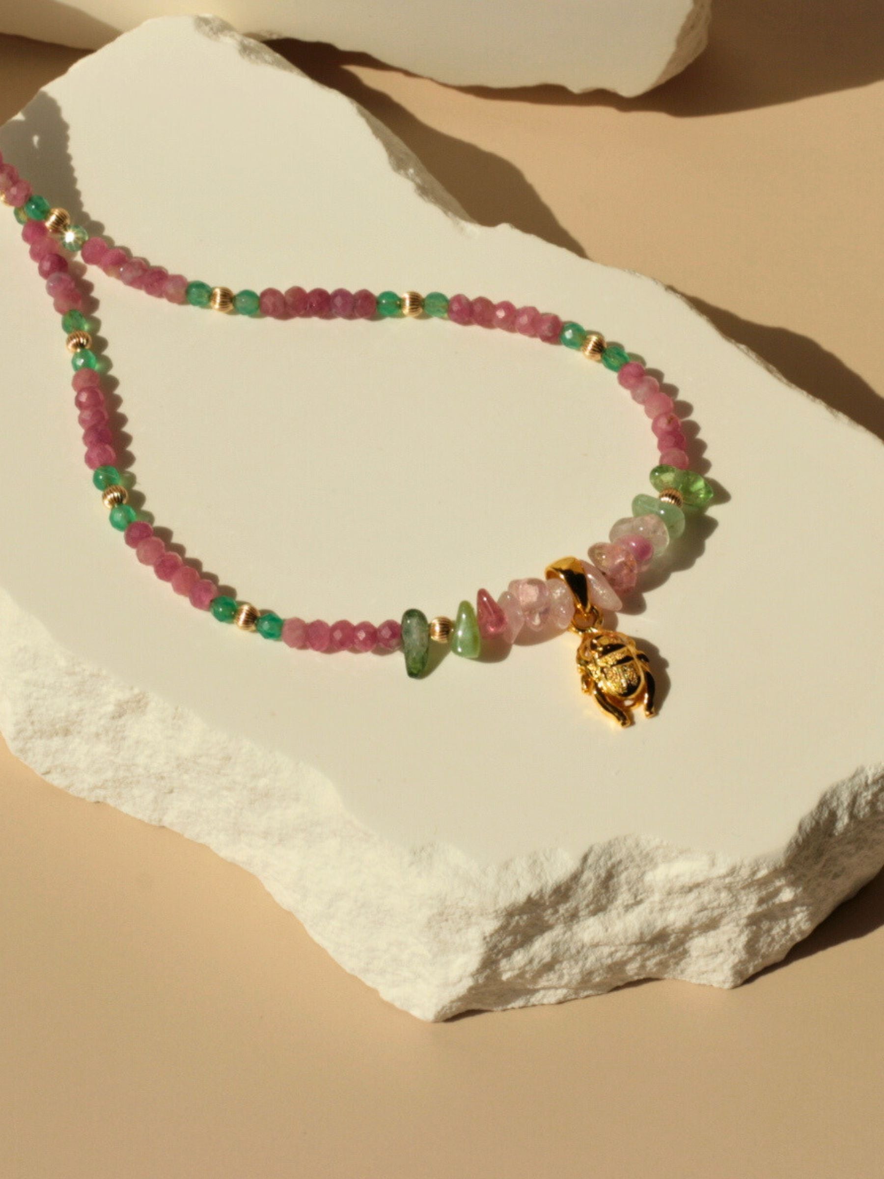 Collier scarabée Rosé