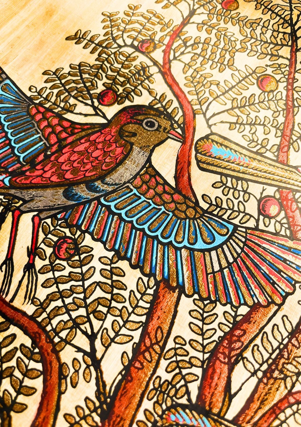 Détail des oiseaux symboliques sur un arbre de vie égyptien