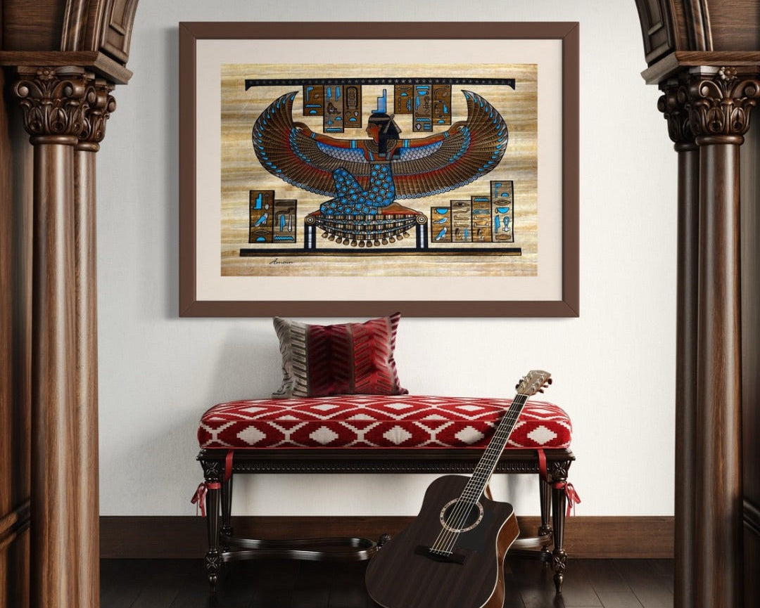 papyrus égyptien décoratif dans une villa représentant l'artisanat égyptien et l'univers Nilazur entre bijoux talismans et objets de décoration
