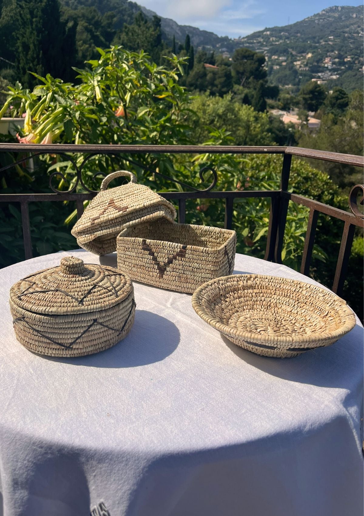 Scatola piramidale in foglia di palma doum