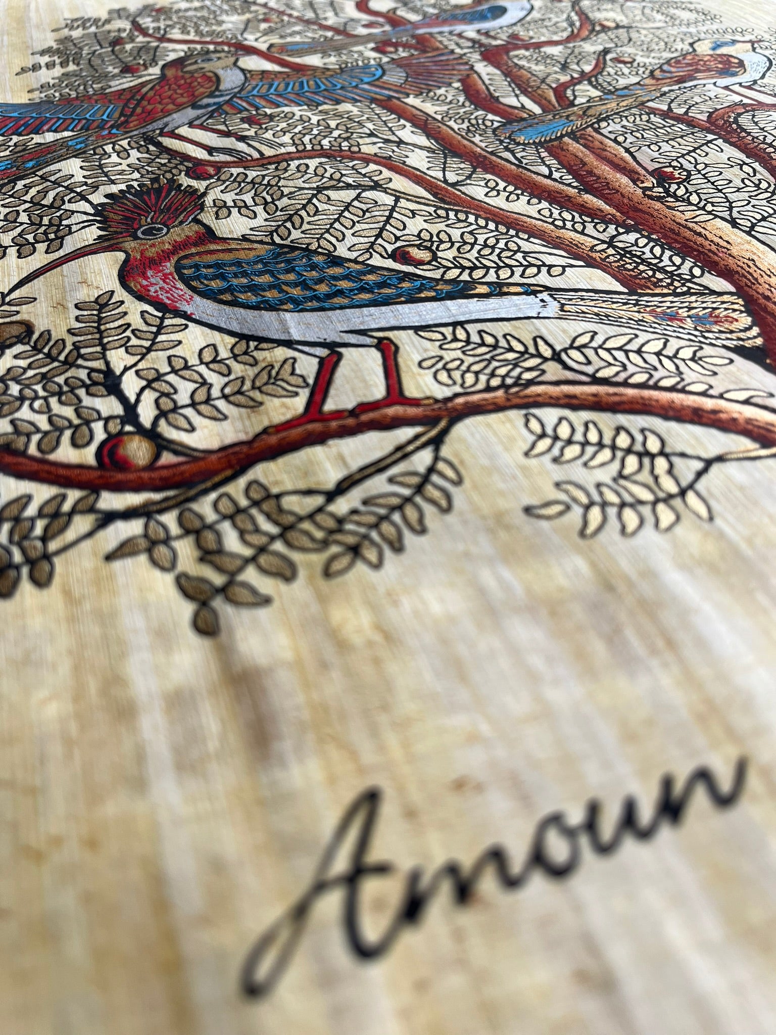 Détail des fibres naturelles d’un papyrus égyptien artisanal