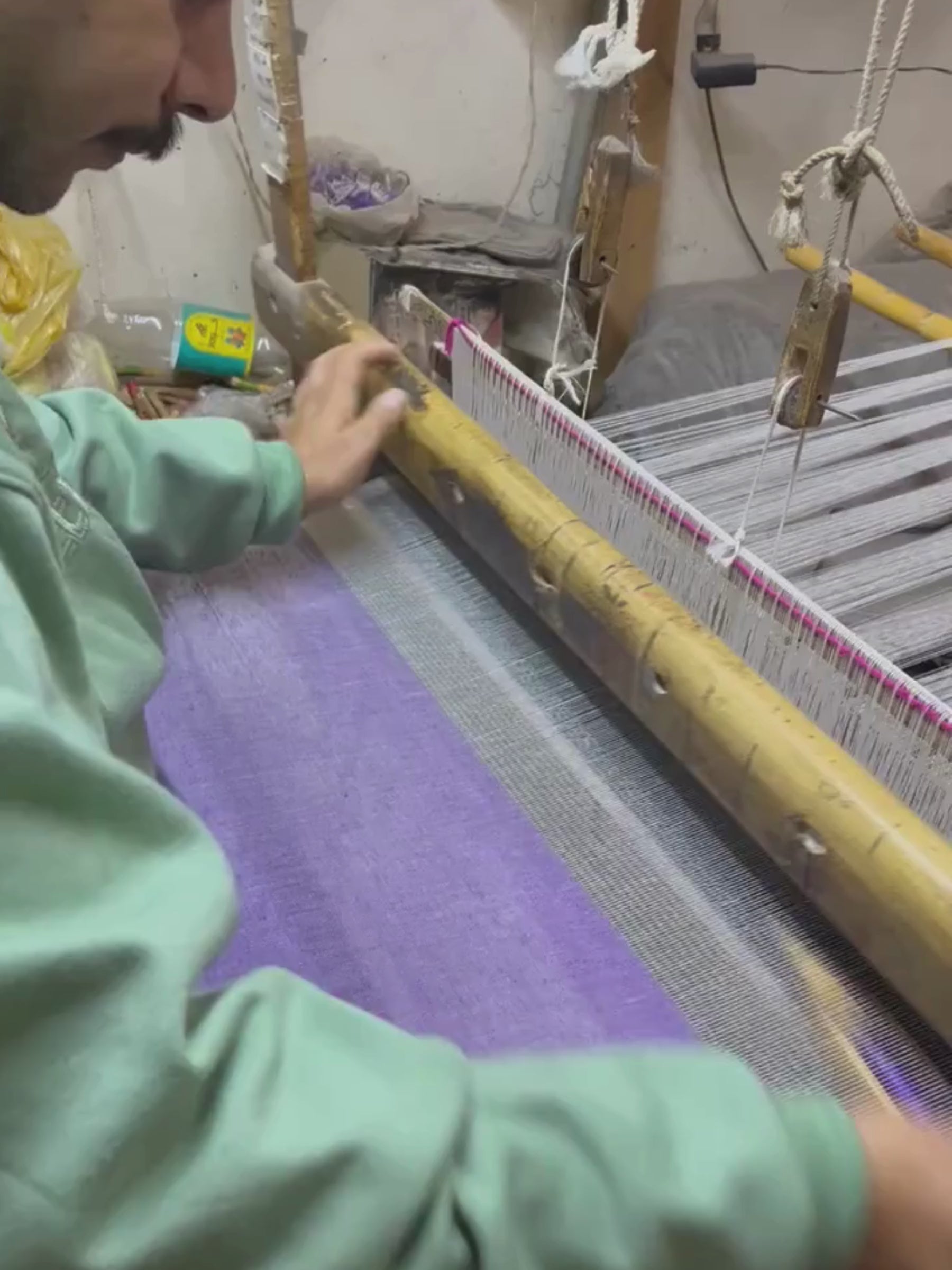 artisan-egyptien-tissage-etole-nilazur.mp4