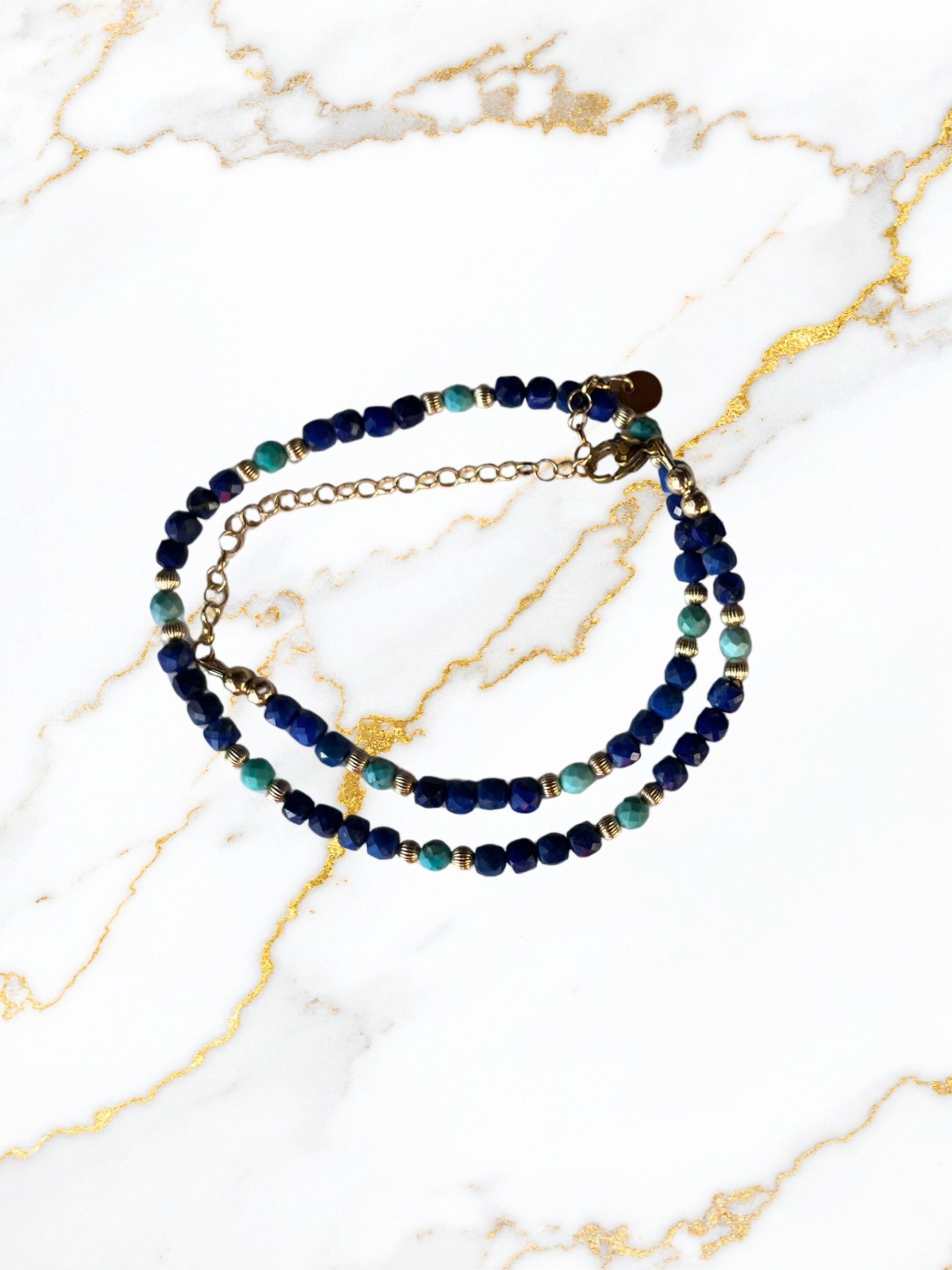 Bijou Blue – Bijou Polyvalent bracelet/Colier en Lapis, Turquoise et Or Laminé 14k