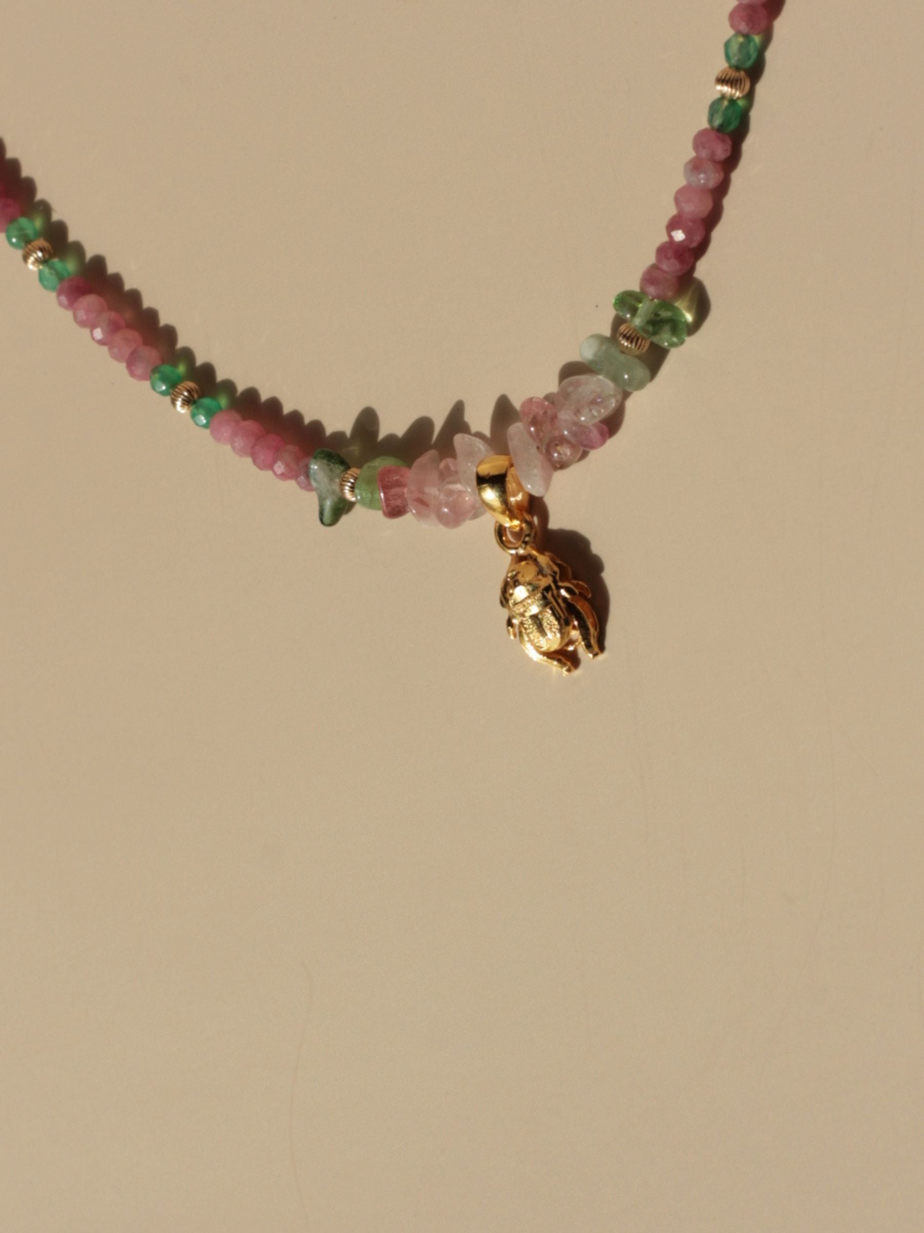 Collier scarabée Rosé