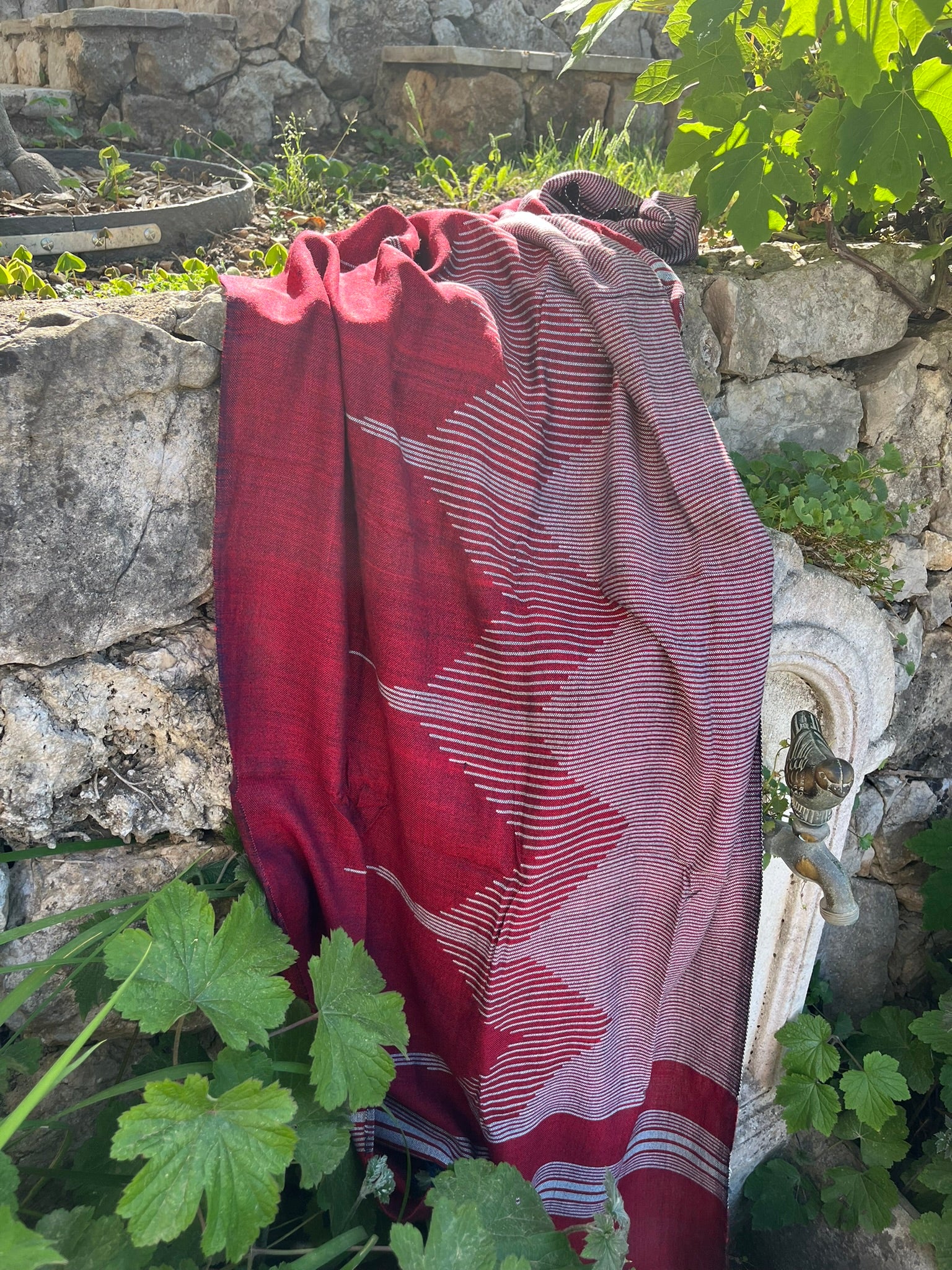 Pyramid hand-woven stole