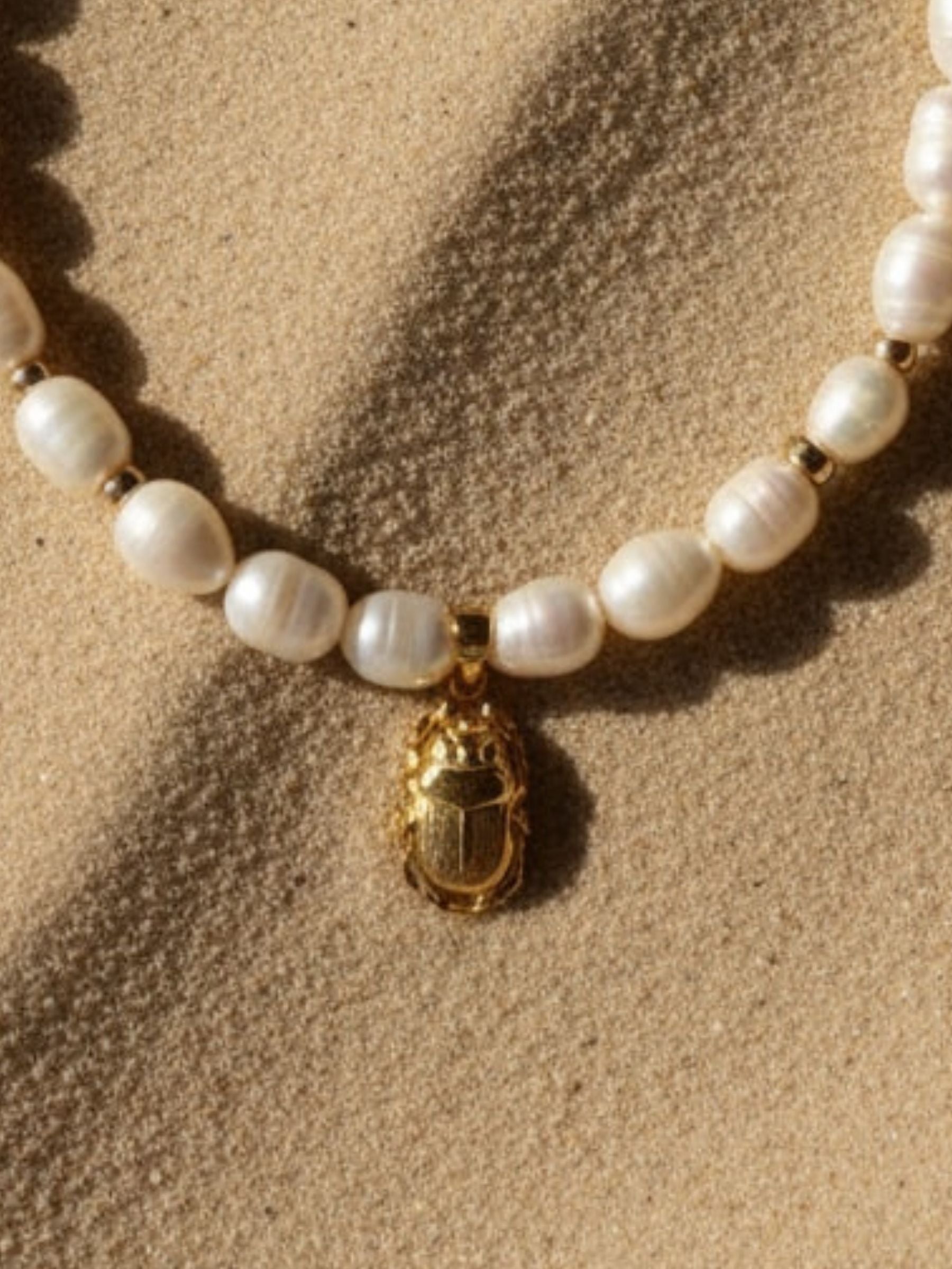 vidéo Collier perles d'eau scarabée bijoux égyptien