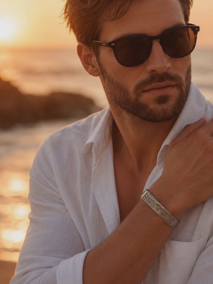 Bracelet Homme en Argent symbole égyptien video photo shoot ocean 